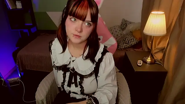 Snapshot of EsterTwilight chatting on 05/06/26, 04:01 EsterTwilight online show from 05/06/26, 04:01