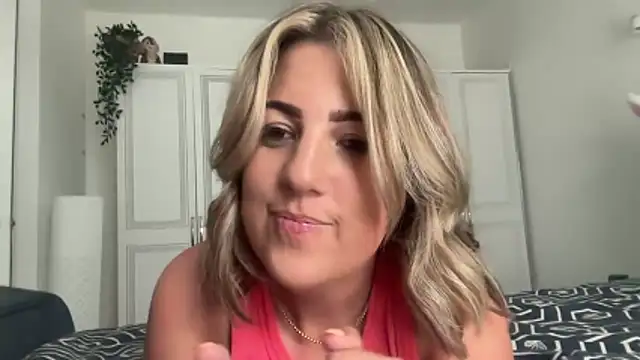 Snapshot of annabellewarick chatting on 06/15/26, 03:47 annabellewarick online show from 06/15/26, 03:47