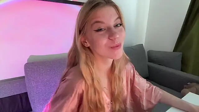 Snapshot of Fanny_Fresh chatting on 05/10/26, 08:08 Fanny Fresh online show from 05/10/26, 08:08