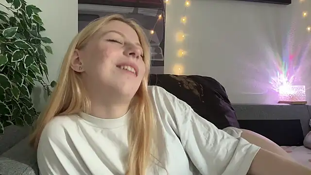 Fanny Fresh online show from 06/26/26, 08:08