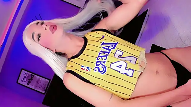 IssabellaIzzy online show from 05/23/26, 01:04