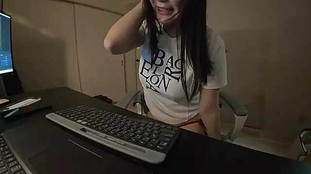 Snapshot of sakurako_12 chatting on 05/09/26, 06:57 sakurako 12 online show from 05/09/26, 06:57