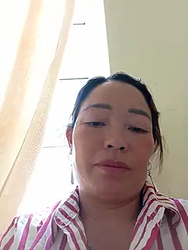 Yellow-pink online show from 07/23/26, 01:52