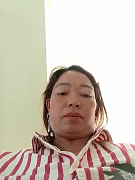 Yellow-pink online show from 07/26/26, 05:04