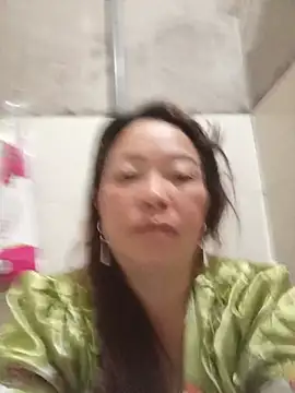 Yellow-pink online show from 07/27/26, 11:01