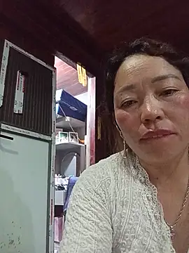 Yellow-pink online show from 07/28/26, 11:05