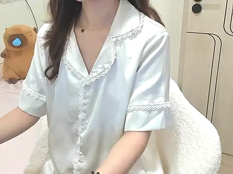 Snapshot of Camiilia chatting on 06/11/26, 03:48 Camiilia online show from 06/11/26, 03:48