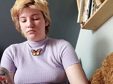Snapshot of thatcutesubgirlwlw chatting on 04/19/26, 02:16 thatcutesubgirlwlw online show from 04/19/26, 02:16