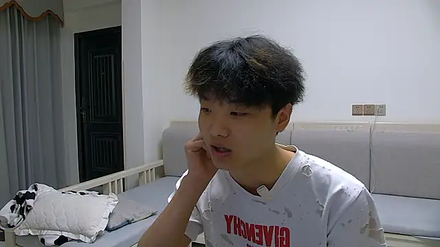 Snapshot of icecream-002 chatting on 03/10/26, 07:24 icecream-002 online show from 03/10/26, 07:24