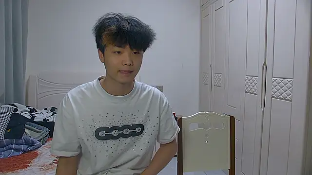 Snapshot of icecream-002 chatting on 03/26/26, 10:21 icecream-002 online show from 03/26/26, 10:21