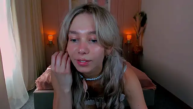 Snapshot of LuluAlis chatting on 05/24/26, 01:16 LuluAlis online show from 05/24/26, 01:16