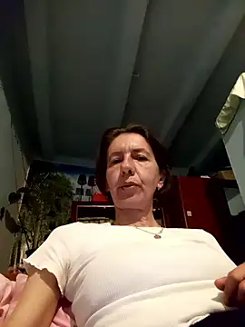 Snapshot of Tania9876 chatting on 05/14/26, 08:04 Tania9876 online show from 05/14/26, 08:04