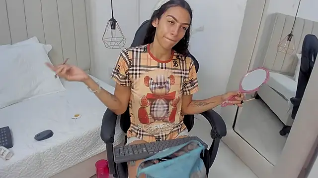 Abril Castroo online show from 05/05/26, 12:24