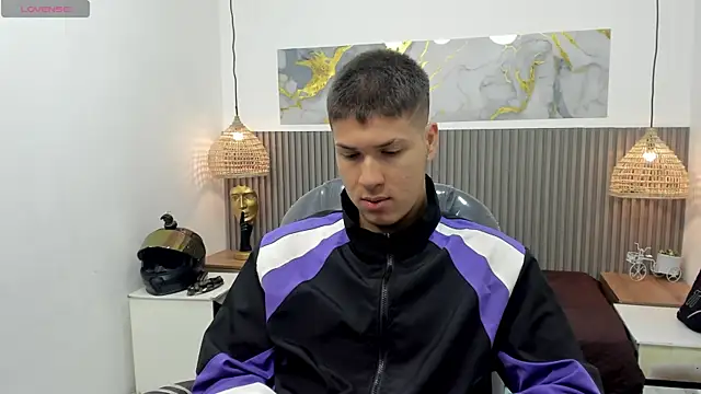 Snapshot of AlessandroFranco chatting on 04/23/26, 01:24 AlessandroFranco online show from 04/23/26, 01:24