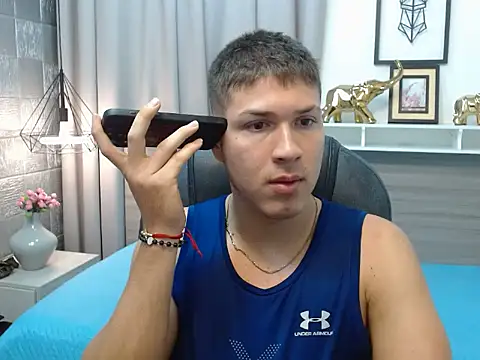 Snapshot of AlessandroFranco chatting on 04/25/26, 05:21 AlessandroFranco online show from 04/25/26, 05:21
