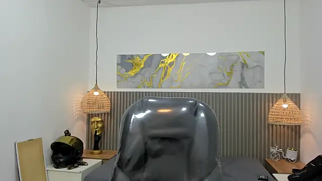 Snapshot of AlessandroFranco chatting on 04/29/26, 01:37 AlessandroFranco online show from 04/29/26, 01:37