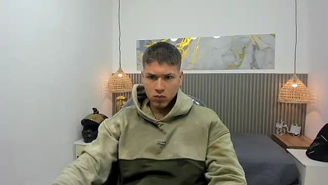 Snapshot of AlessandroFranco chatting on 05/04/26, 01:18 AlessandroFranco online show from 05/04/26, 01:18