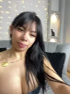 Snapshot of Queen_Chanel_XXX chatting on 05/26/26, 08:05 Queen Chanel XXX online show from 05/26/26, 08:05