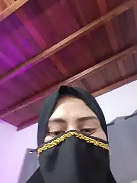 Snapshot of bahiya_aziz chatting on 06/11/26, 10:46 bahiya aziz online show from 06/11/26, 10:46
