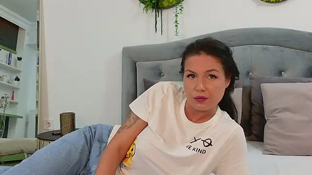 Snapshot of AnneRey chatting on 04/21/26, 07:25 AnneRey online show from 04/21/26, 07:25