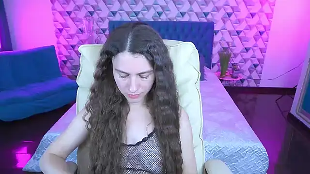 Snapshot of LittleJulii chatting on 04/19/26, 07:38 LittleJulii online show from 04/19/26, 07:38