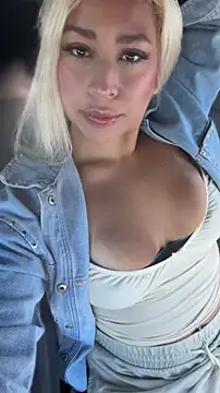 Snapshot of mxmxee chatting on 04/30/26, 02:34 mxmxee online show from 04/30/26, 02:34