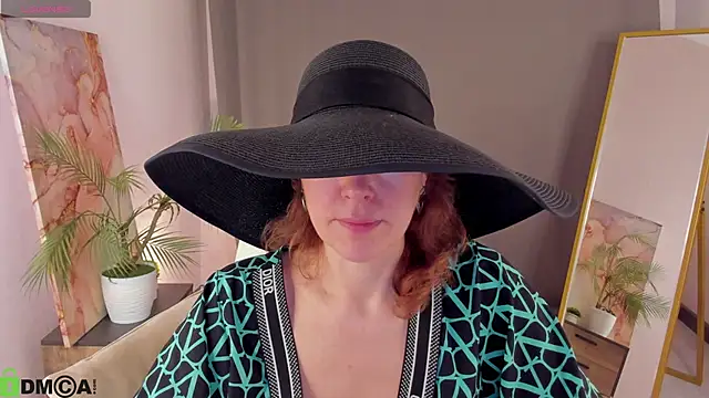 Snapshot of LeticiaRomano chatting on 04/10/26, 03:45 LeticiaRomano online show from 04/10/26, 03:45