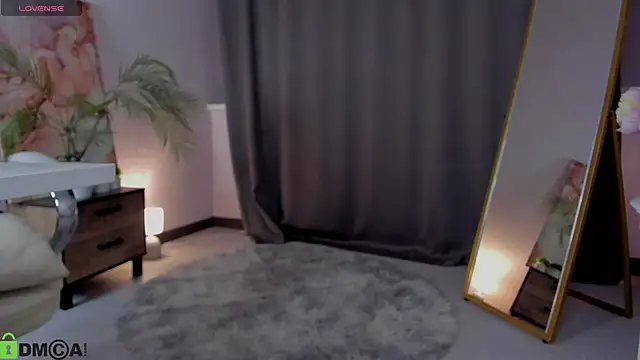 Snapshot of LeticiaRomano chatting on 04/11/26, 04:06 LeticiaRomano online show from 04/11/26, 04:06