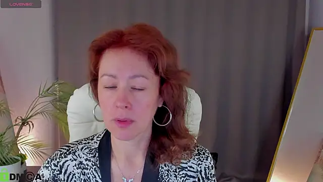 Snapshot of LeticiaRomano chatting on 04/15/26, 03:57 LeticiaRomano online show from 04/15/26, 03:57