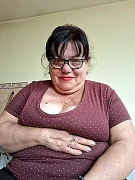 Snapshot of HotMilf80 chatting on 03/19/26, 11:03 HotMilf80 online show from 03/19/26, 11:03