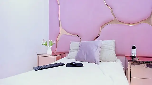 LaurendPink online show from 05/24/26, 02:33