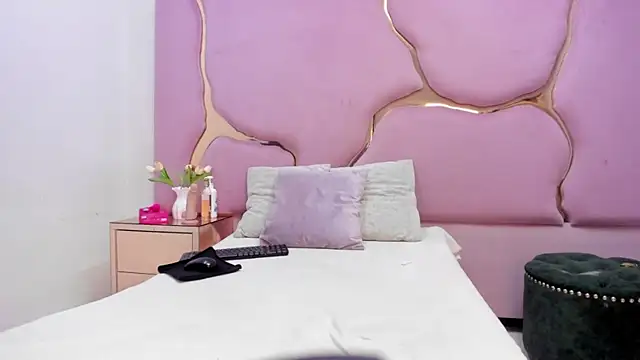 LaurendPink online show from 06/29/26, 02:17