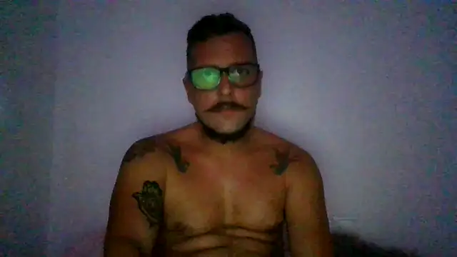 Snapshot of yanick931 chatting on 03/31/26, 02:46 yanick931 online show from 03/31/26, 02:46