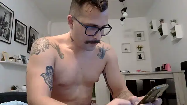 Snapshot of yanick931 chatting on 05/08/26, 10:48 yanick931 online show from 05/08/26, 10:48
