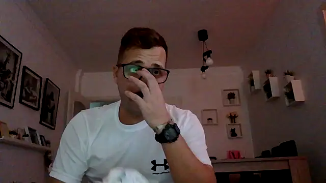 Snapshot of yanick931 chatting on 05/09/26, 04:45 yanick931 online show from 05/09/26, 04:45