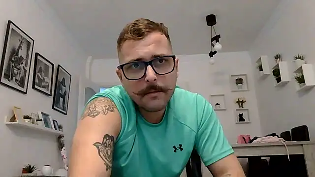Snapshot of yanick931 chatting on 05/13/26, 01:41 yanick931 online show from 05/13/26, 01:41