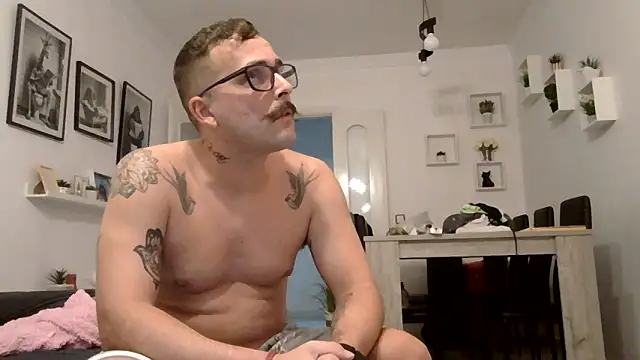 Snapshot of yanick931 chatting on 06/05/26, 11:32 yanick931 online show from 06/05/26, 11:32
