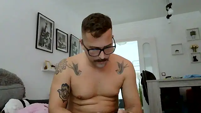 Snapshot of yanick931 chatting on 06/11/26, 02:59 yanick931 online show from 06/11/26, 02:59