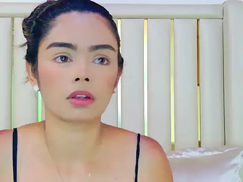 Snapshot of AnnieDesire chatting on 04/16/26, 02:18 AnnieDesire online show from 04/16/26, 02:18