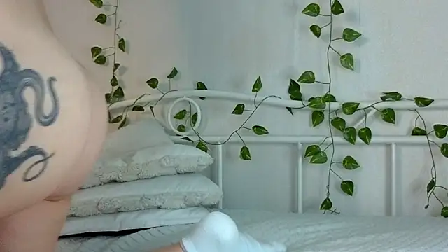YourScarlettStorm online show from 07/17/26, 05:40