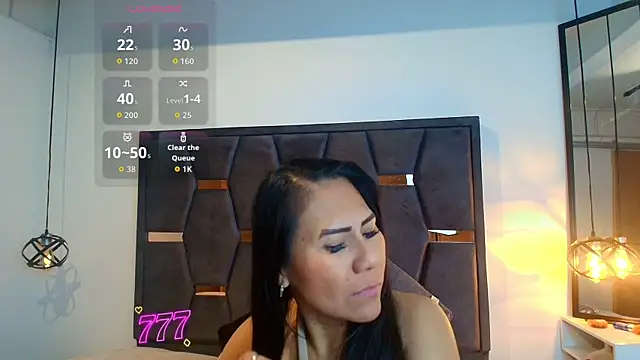 Snapshot of Keyla_Brunette_ chatting on 05/18/26, 11:49 Keyla Brunette online show from 05/18/26, 11:49