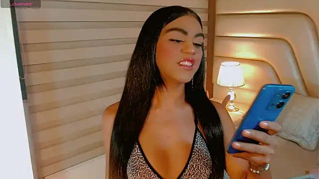 Snapshot of tiifannysexyhot chatting on 05/16/26, 05:37 tiifannysexyhot online show from 05/16/26, 05:37