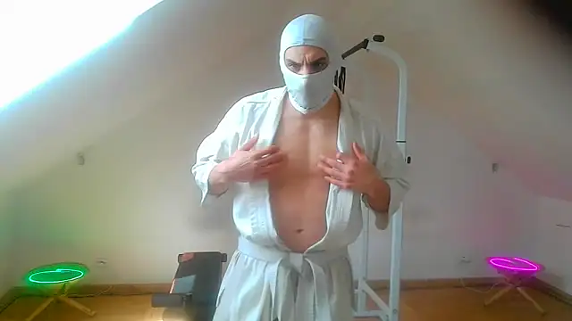 Snapshot of NinjaLaser chatting on 03/29/26, 11:32 NinjaLaser online show from 03/29/26, 11:32