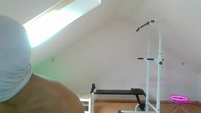 Snapshot of NinjaLaser chatting on 06/12/26, 11:31 NinjaLaser online show from 06/12/26, 11:31