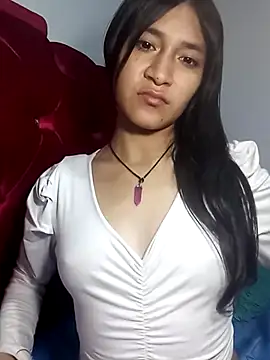 Snapshot of KarolaMendez chatting on 04/19/26, 10:34 KarolaMendez online show from 04/19/26, 10:34