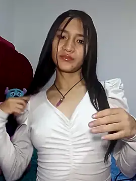 Snapshot of KarolaMendez chatting on 04/24/26, 03:14 KarolaMendez online show from 04/24/26, 03:14