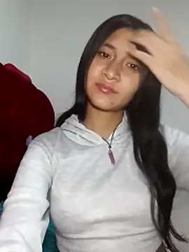 Snapshot of KarolaMendez chatting on 05/17/26, 10:06 KarolaMendez online show from 05/17/26, 10:06