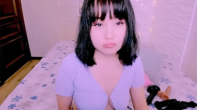 Akiko Yun online show from 01/14/26, 11:38