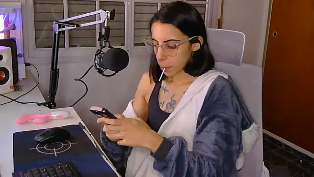 Snapshot of Poison_Ivy_29 chatting on 04/09/26, 02:44 Poison Ivy 29 online show from 04/09/26, 02:44