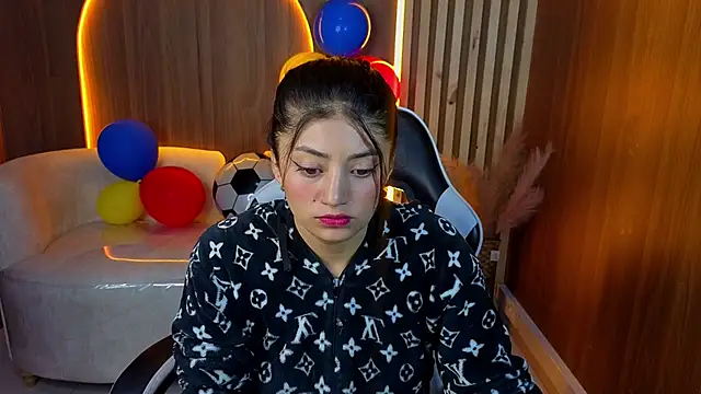 Lia queen tx online show from 07/04/26, 03:24